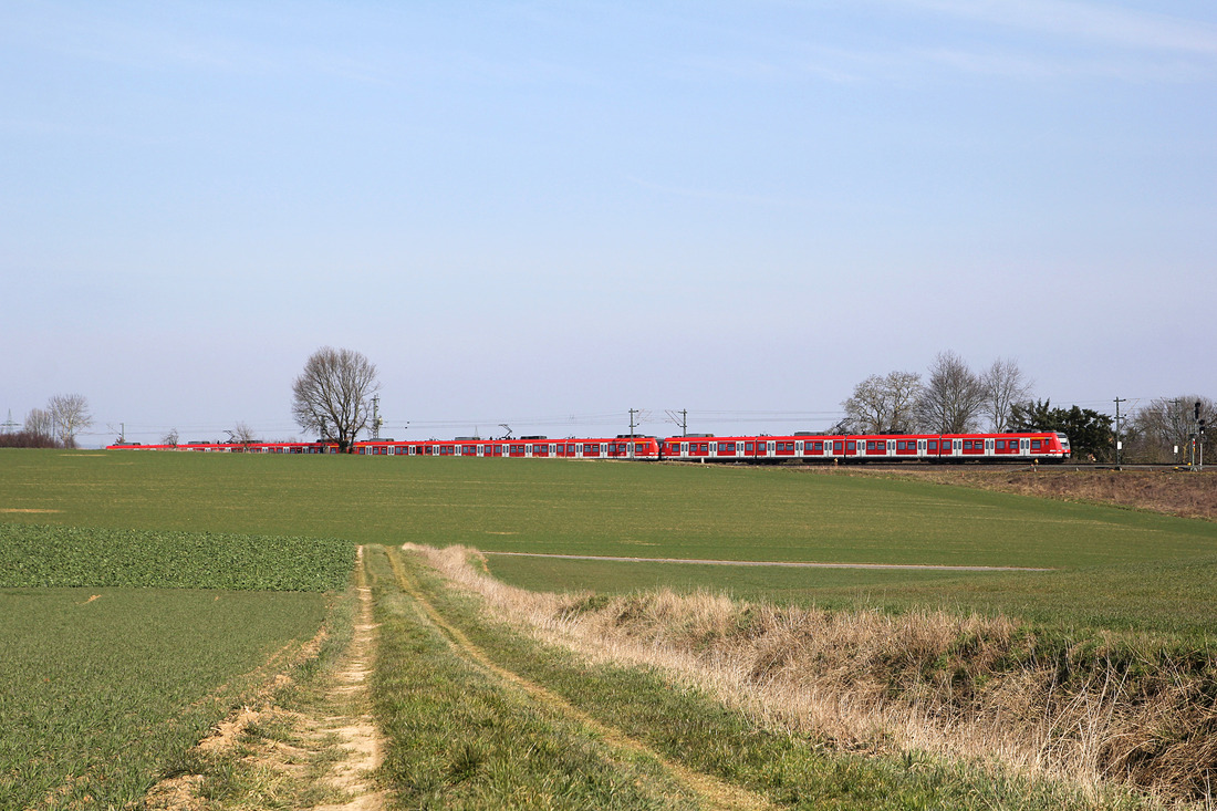 DB Regio 423 xxx + 423 xxx + 423 xxx // Aufnahmeort: vermutlich südlich von Friedberg (Hessen) // 14. März 2016