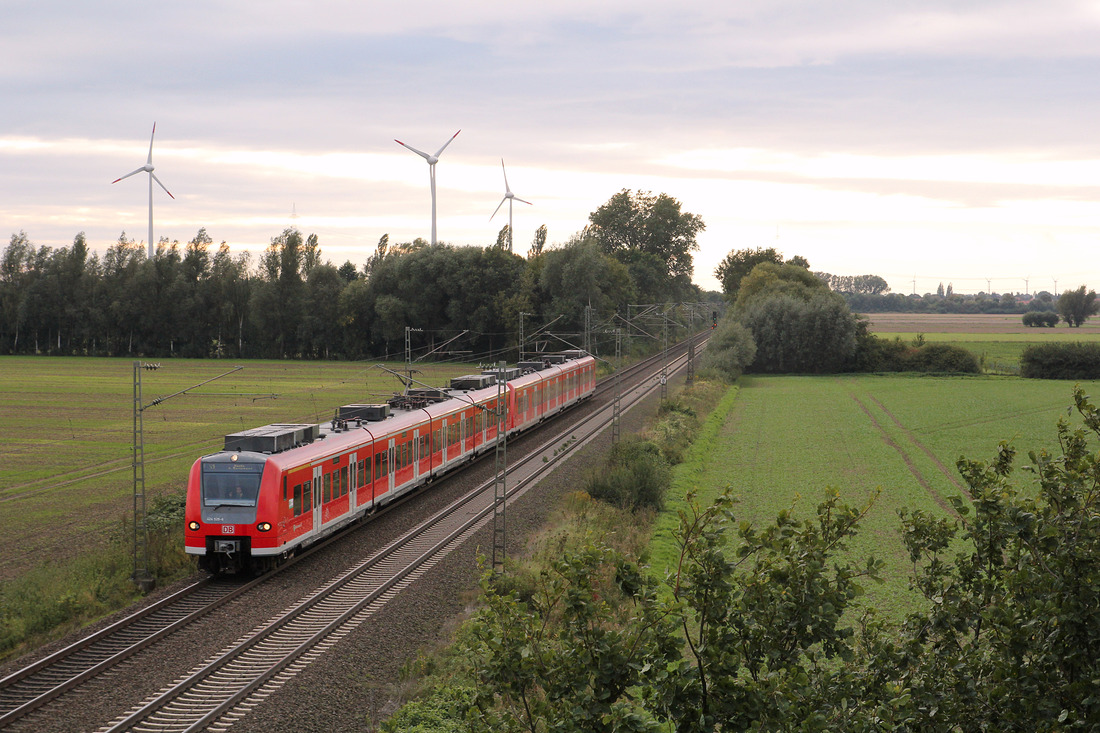 DB Regio 424 029 + 424 xxx als S 1  Minden - Haste. // Aufgenommen zwischen Lindhorst und Haste. // 24. September 2015