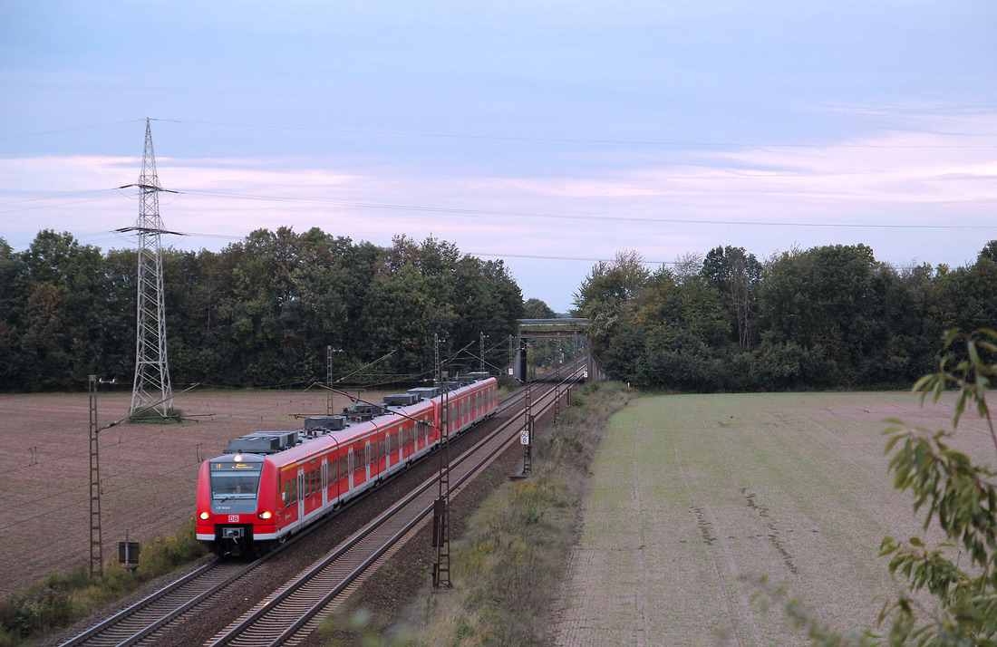 DB Regio 424 043 + 424 xxx als S 1  Minden - Haste // Minden // 24. September 2015