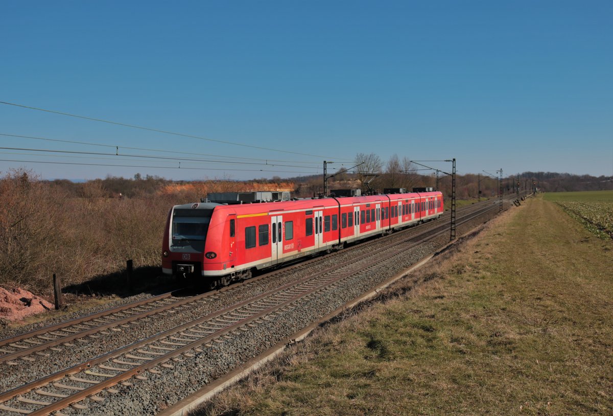 DB Regio 425 107-0 in Nieder Mörlen auf der Main Weser Bahn am 07.03.21