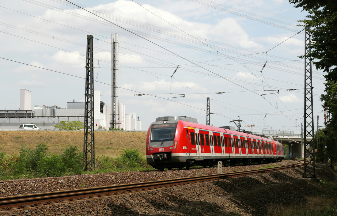 DB Regio 430 145 + 430 164 + 430 xxx // Aufgenommen zwischen Rüsselsheim Opelwerk und Mainz-Bischofsheim. // 22.Juli 2015