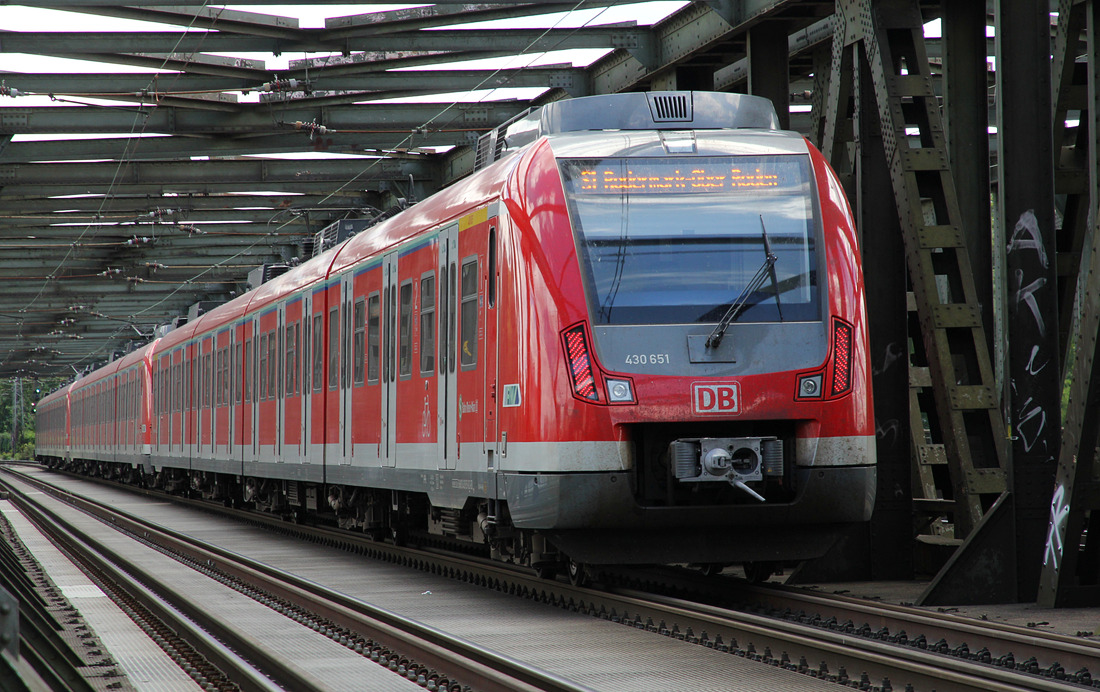 DB Regio 430 151 + 430 157 + 430 100 (führend) als umgeleitete S 1. // Frankfurt am Main, genauer gesagt auf der Main-Neckar-Brücke. // 25. Juni 2018