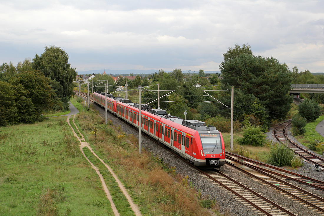 DB Regio 430 160 + 430 142 // Rodgau (im Umfeld der Station Rollwald) // 25. September 2015
