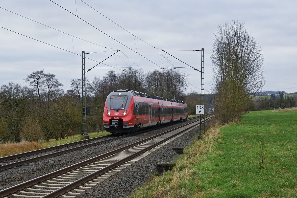 DB Regio 442 289/789 ist als RB 40 (15111)  Mittelhessen-Express  Dillenburg - Frankfurt (Main) Hbf am 06.12.17 bei Katzenfurt unterwegs.