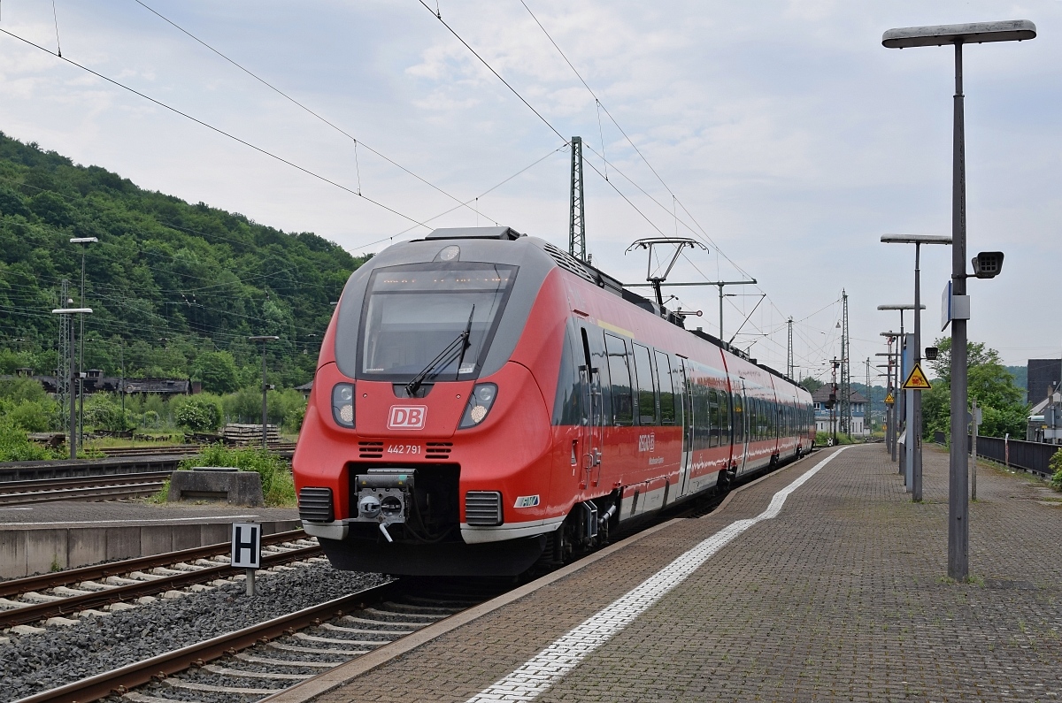 DB Regio 442 291/791 als RB 40 (15106)  Mittelhessen-Express  erreicht am 03.06.17 von Frankfurt (Main) Hbf kommend die Endstation Dillenburg.
