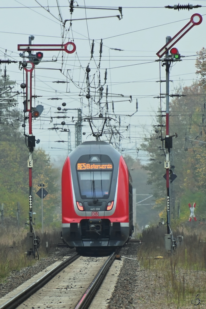DB regio 445 004 - als RE5 nach Elsterwerda unterwegs - verlässt Demmin. (November 2020)