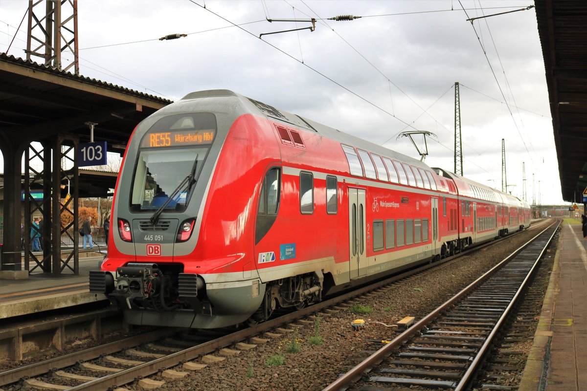 DB Regio 445 051 als RE55 in Hanau Hbf am 22.12.18 