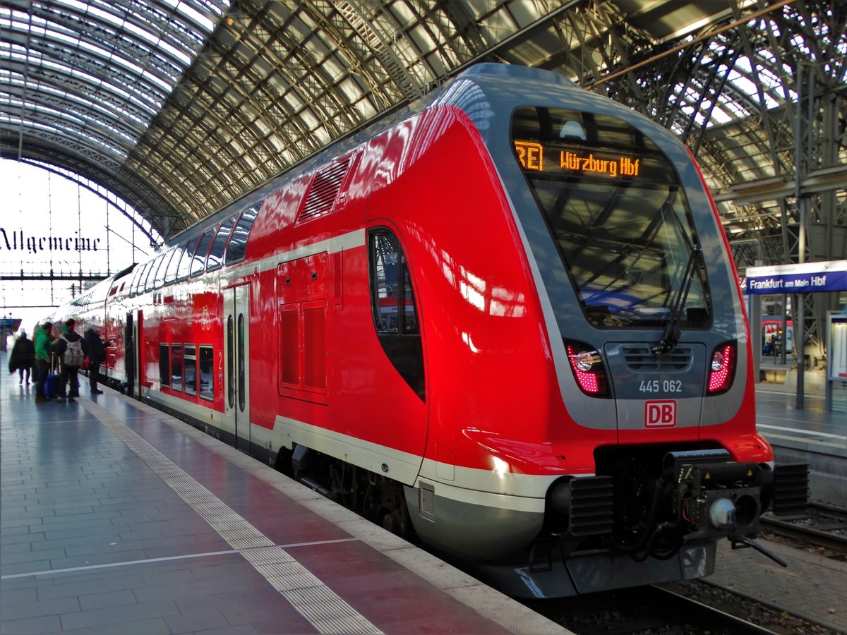 DB Regio 445 062 am 09.12.17 in Frankfurt am Main Hbf als RE55 