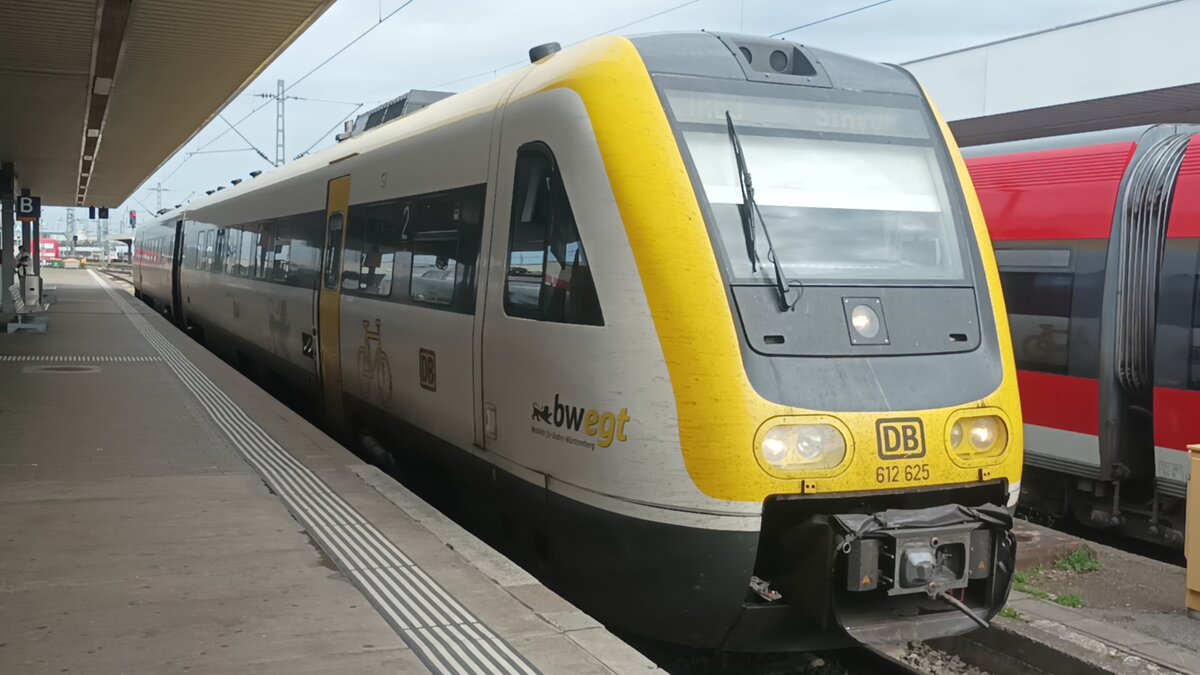 DB Regio 612 625 am 16.9.23 in Basel Badischer Bahnhof als IRE3 nach Singen Hohentwiel 