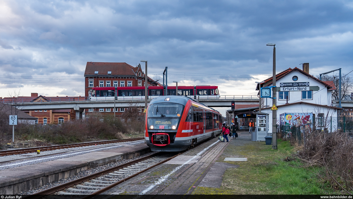 DB Regio 642 520 & EVAG Combino 654 / Erfurt Nord, 24. Februar 2022<br>
RB52 Erfurt Hbf - Leinefelde & 5 Hauptbahnhof - Zoopark