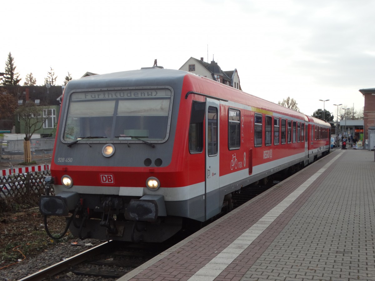 DB Regio 928 450 am 14.11.15 in Weinheim (Bergstraße) Bahnhof. Ab dem Fahrplanwechsel im Dezember fahren dann leider hier neue DB Regio Lint 54 