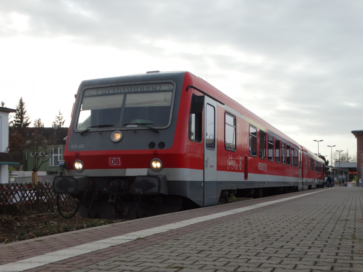 DB Regio 928 450 am 14.11.15 in Weinheim (Bergstraße) Bahnhof. Ab dem Fahrplanwechsel im Dezember fahren dann leider hier neue DB Regio Lint 54