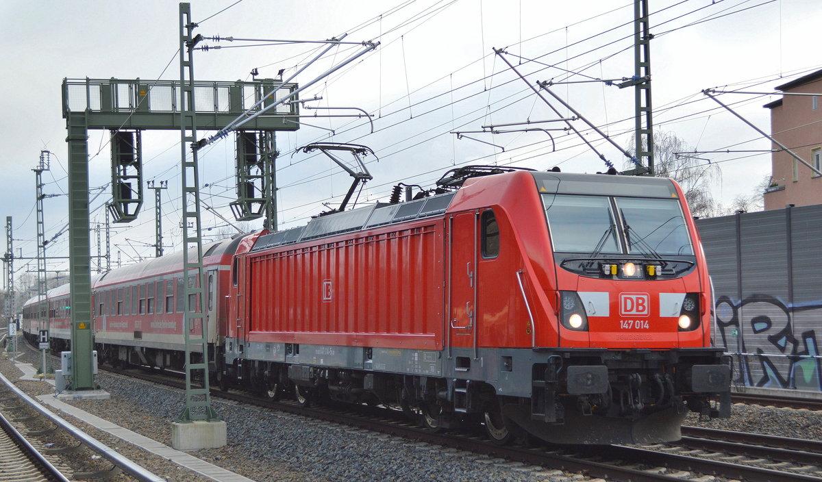 DB Regio AG [D]  147 014  [NVR-Nummer: 91 80 6147 014-5 D-DB] fährt mit der IRE Wagengarnitur für die Strecke nach Hamburg zur Bereitstellung am 19.01.20 S-Bhf. Berlin  Rummelsburg