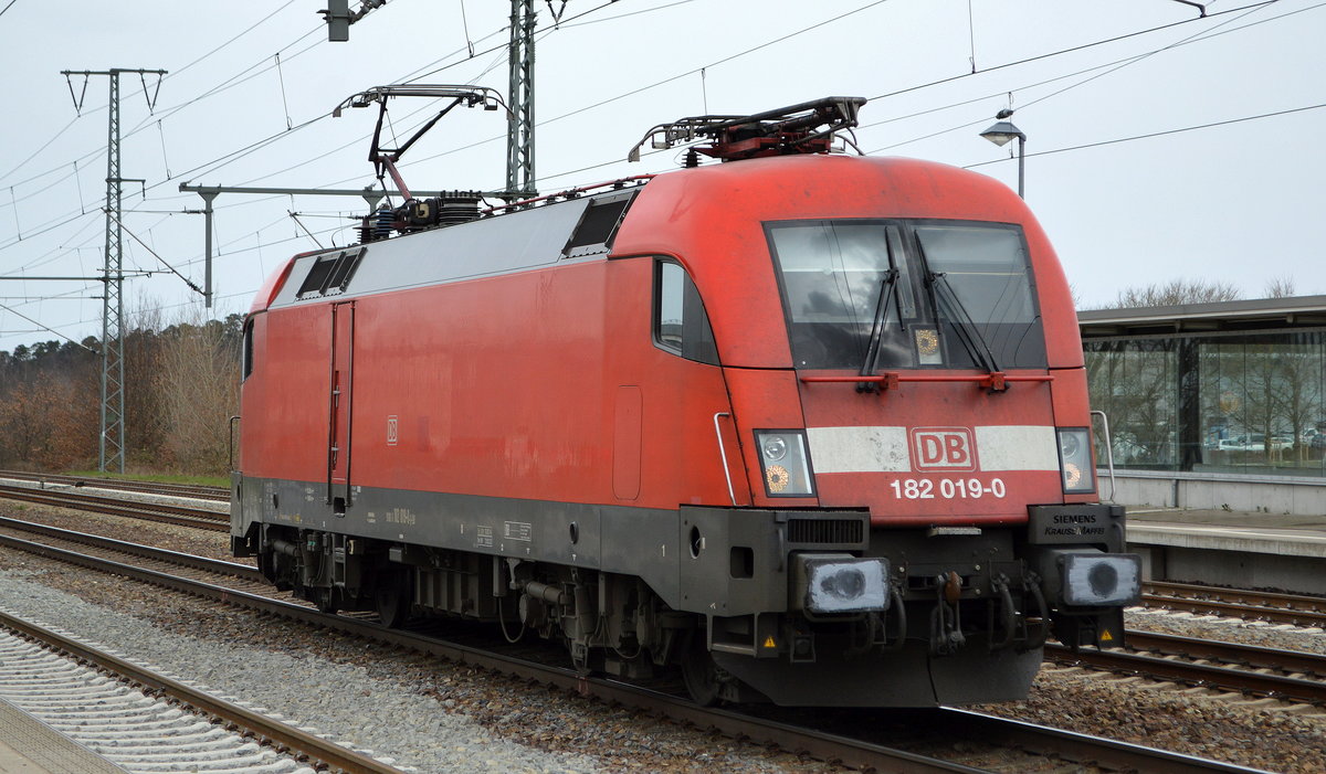 DB Regio AG [D] mit  182 019-0  [NVR-Nummer: 91 80 6182 019-0 D-DB] am 15.04.21 Durchfahrt Bf. Golm Richtung Potsdam Hbf.