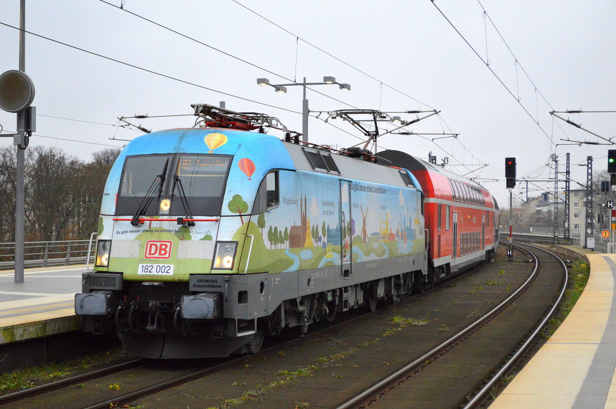 DB Regio AG [D]mit dem RE1 nach Frankfurt/Oder mit  182 002-6  [NVR-Nummer: 91 80 6182 002-6 D-DB] am 26.11.19 Einfahrt Berlin Hbf.
