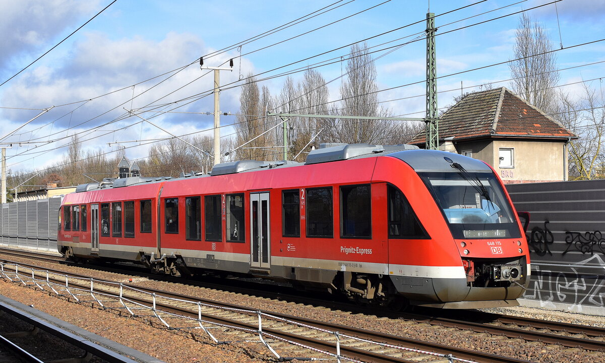 DB Regio AG -Regio Nordost, Regionalbereich Neubrandenburg mit  648 115  (NVR:  95 80 0648 115-3 D-DB.... ) auf Dienstfahrt am 06.03.23 Berlin Blankenburg.