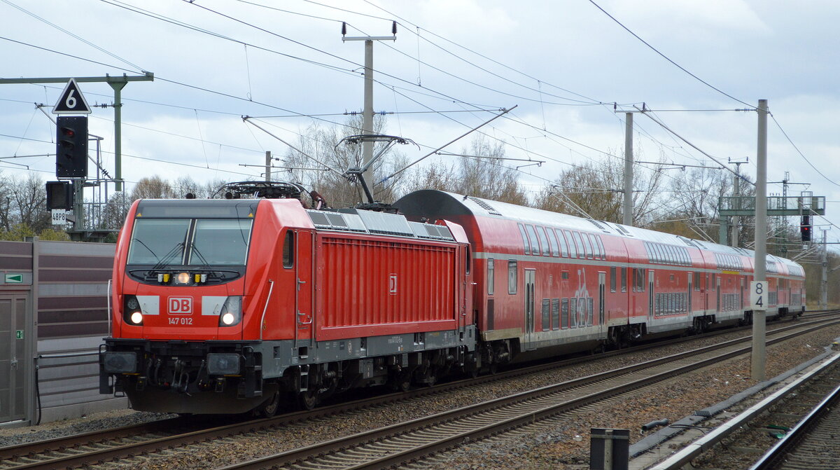 DB Regio AG - Region Nordost mit  147 012  [NVR-Nummer: 91 80 6147 012-9 D-DB] und dem RE 3 am 05.04.22 Berlin Blankenburg.