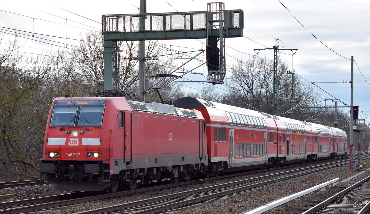 DB Regio AG - Region Nordost mit dem RE 5 nach Rostock Hbf. mit  146 267  [NVR-Nummer: 91 80 6146 267-0 D-DB] am 07.01.23 Berlin Blankenburg.
