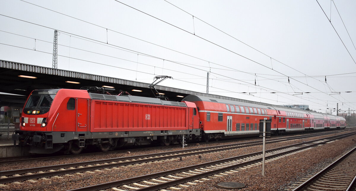 DB Regio AG - Region Nordost mit der  147 006  [NVR-Nummer: 91 80 6147 006-1 D-DB] und der RB 32 nach Oranienburg am 26.01.23 im Bahnhof Flughafen BER Terminal 5