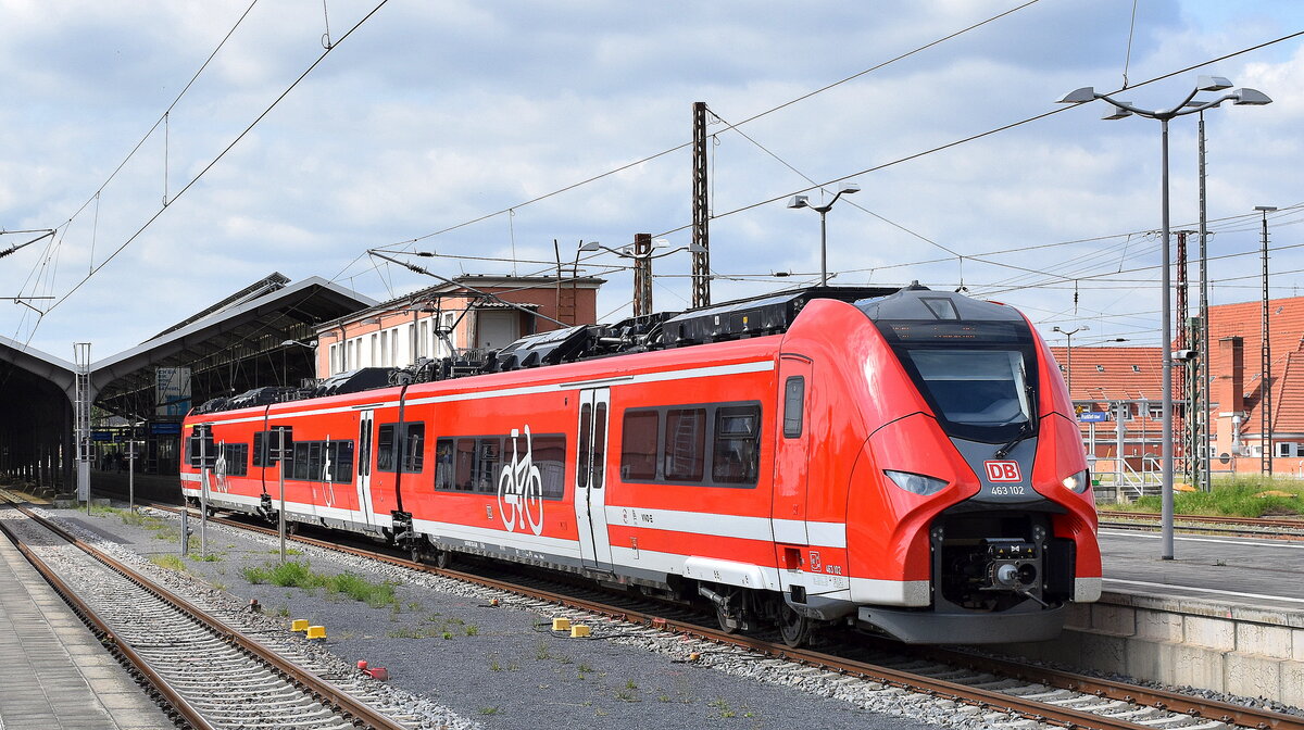 DB Regio AG - Region Nordost mit  463 102  (NVR:  94 80 0463 102-4 D-DB.... ) und dem RE 10 nach Leipzig Hbf. bei der Ausfahrt Bahnhof Frankfurt (Oder) am 24.05.23