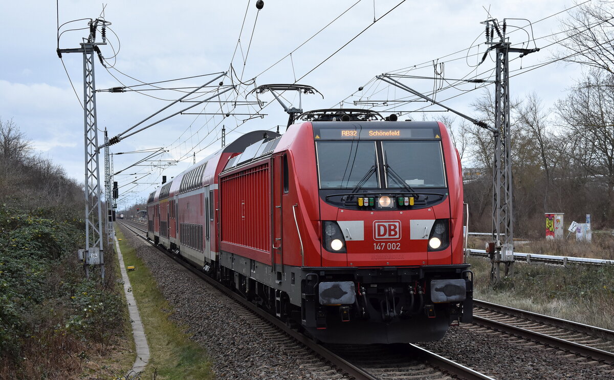 DB Regio AG - Region Nordost mit dem RB 32 Richtung Schönefeld (b. Berlin) mit  147 002  [NVR-Nummer: 91 80 6147 002-0 D-DB] bei der Einfahrt am 29.12.23 Bahnhof Berlin-Hohenschönhausen.