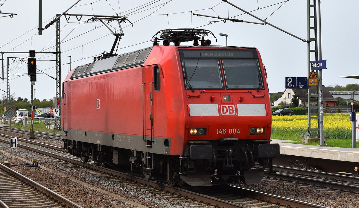 DB Regio AG - Region NRW, Düsseldorf, Fahrzeugnutzer: Verkehrsbetrieb Express-Netz NRW, Düsseldorf mit ihrer  146 004  (NVR:  91 80 6146 004-7 D-DB ) Richtung Dessau am 09.04.24 Höhe Bahnhof Rodleben.
