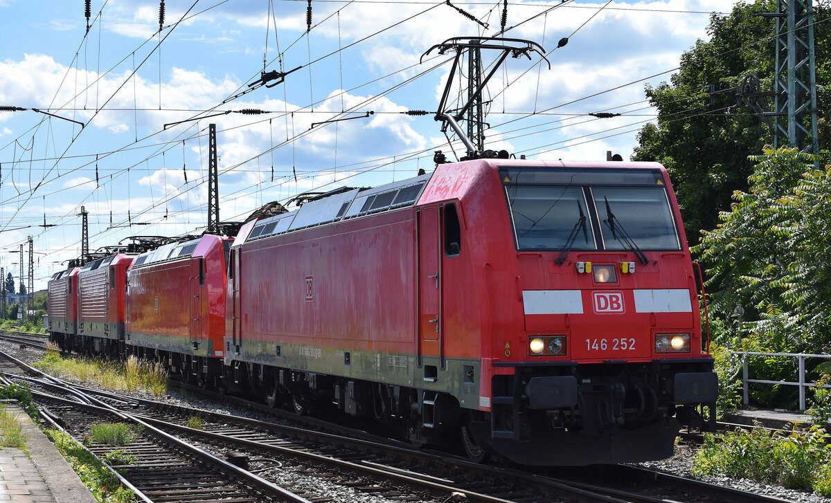 DB Regio AG - Region Mitte, Fahrzeugnutzer: Regionalverkehr Rhein-Main, Frankfurt am Main mit einem Lokzug mit  146 252  (NVR:  91 80 6146 252-2 D-DB ) +  146 130  (NVR:  91 80 6146 130-0 D-DB ) +  114 029  (NVR:  91 80 6114 029-2 D-DB ) +  114 036  (NVR:  91 80 6114 036-7 D-DB ) am 13.06.24 Höhe Bahnhof Magdeburg-Neustadt.