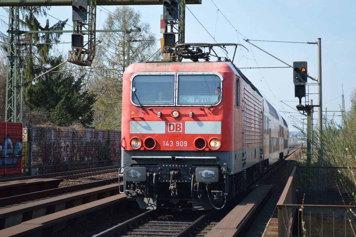 DB Regio AG, Region Südost mit  143 909  (91 80 6143 909-0 D-DB) mit der S2 Richtung Pirna Einfahrt Bf. Dresden-Strehlen am 02.04.19