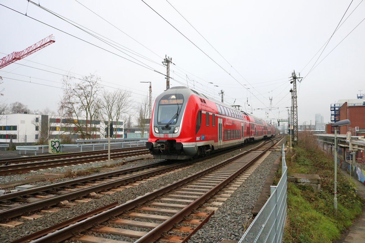 DB Regio Bombardier Twindexx 445 052 am 06.01.20 in Frankfurt am Main von einen Gehweg aus fotografiert