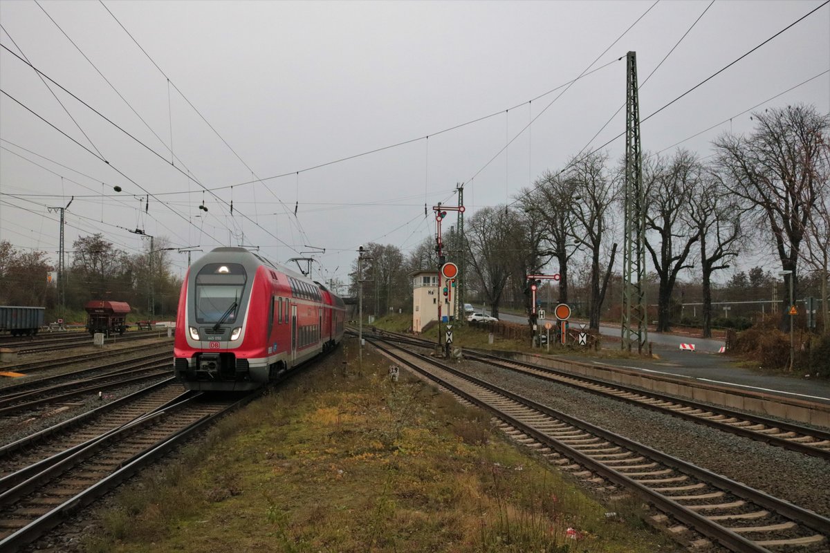 DB Regio Bombardier Twindexx 445 050 am 12.12.20 in Hanau Hbf von einen Bahnsteig aus gemacht