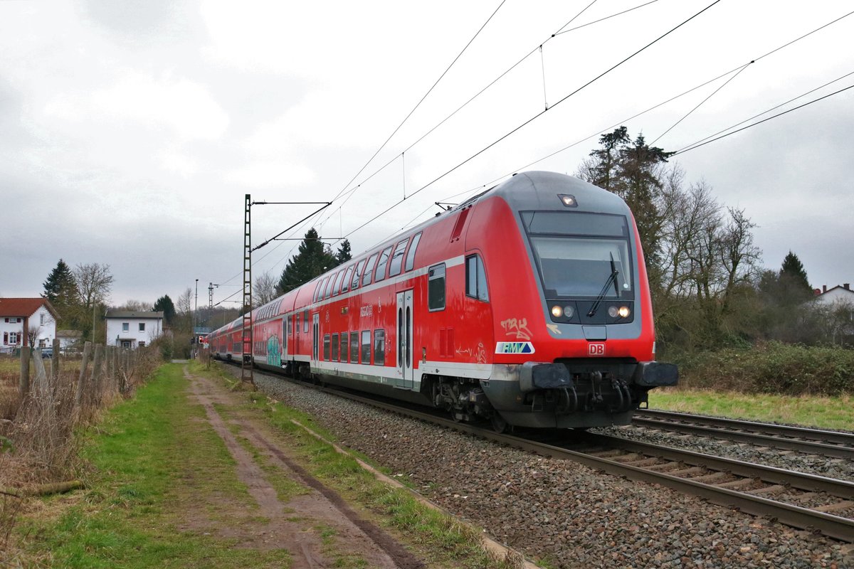 DB Regio Doppelstocksteuerwagen der 3. Baureihe als RE50 nach Fulda am 10.02.18 bei Hanau West. Normalerweise Fahren diese RE über Offenbach. Wegen einer Baustelle wurden Sie umgeleitet