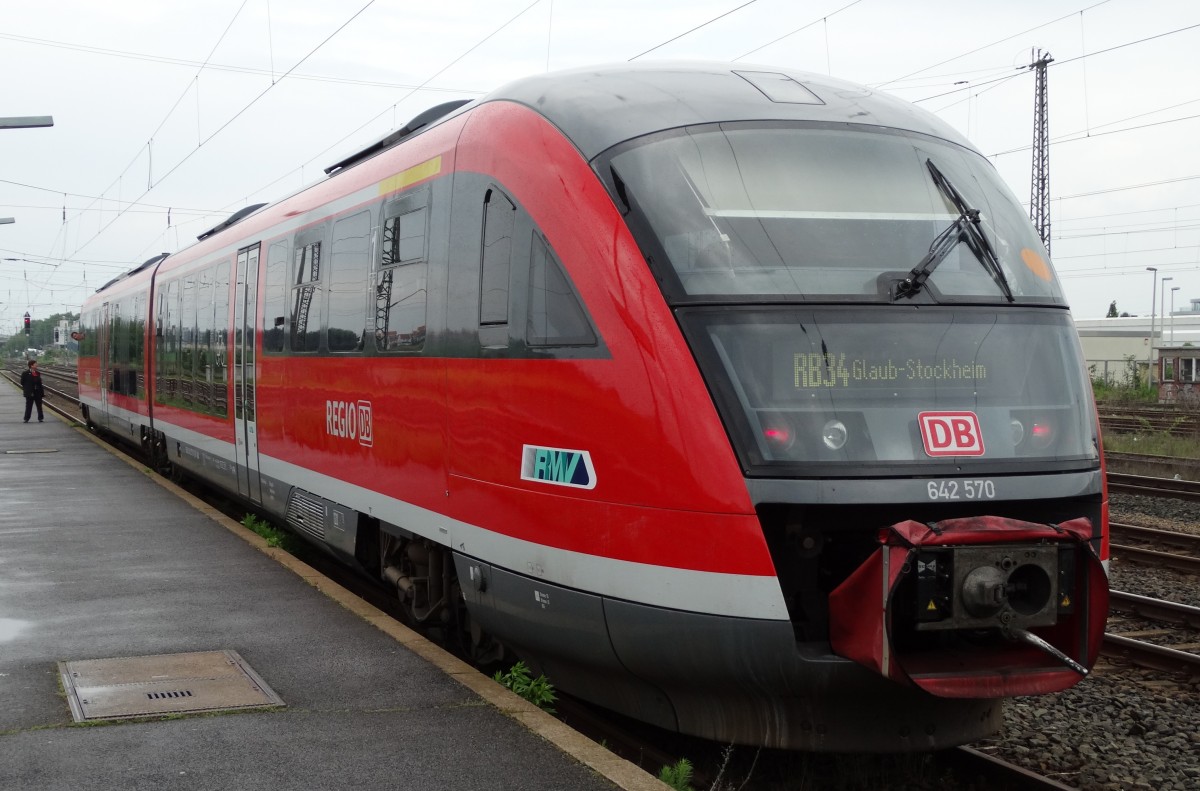 DB Regio Hessen 642 570 steht am 02.05.14 in Bad Vilbel als RB 34