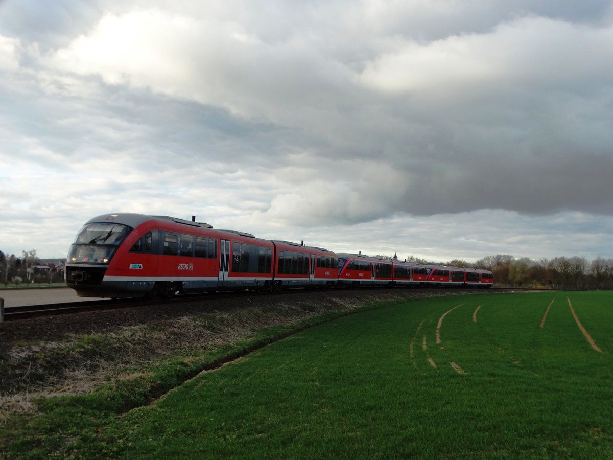 DB Regio Hessen 642 xxx + 642 xxx + 642 xxx RE34 bei Kilianstädten auf der Niddertalbahn am 23.03.16