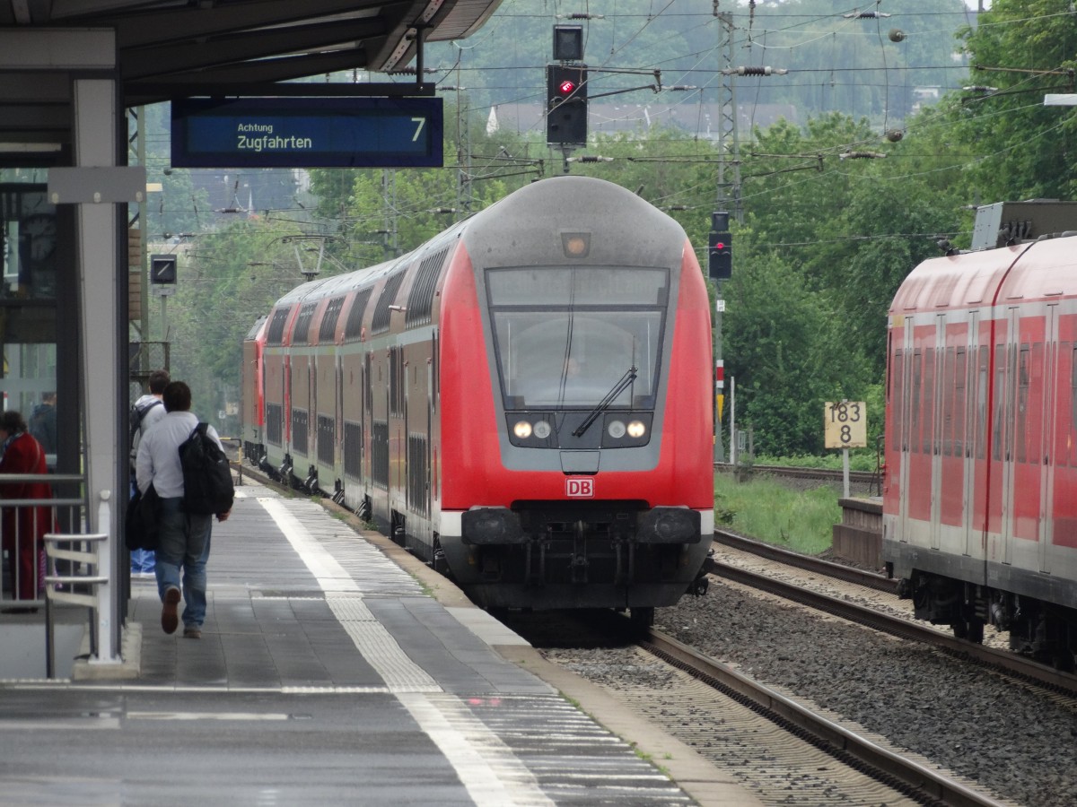 DB Regio Hessen Dosto Steuerwgaen passiert am 02.05.14 Bad Vilbel Bhf 