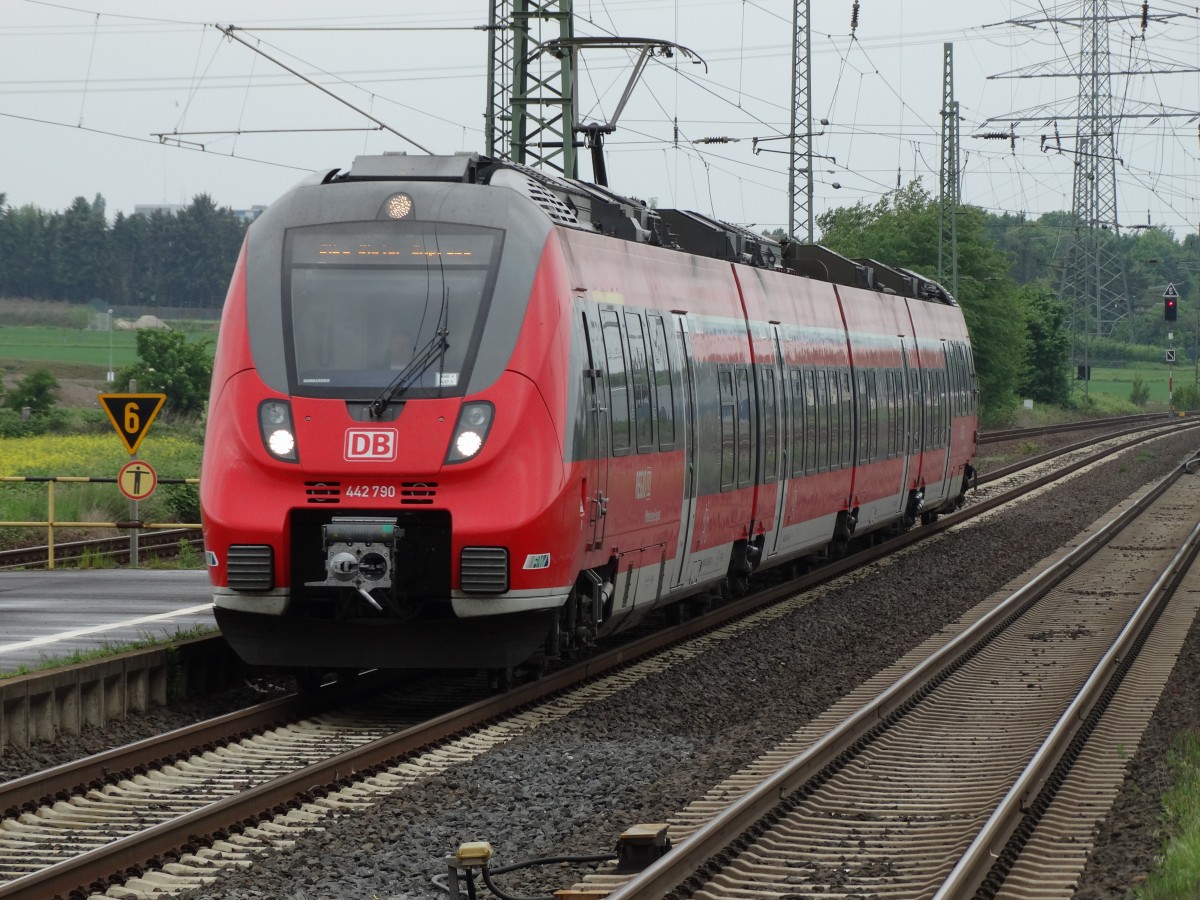 DB Regio Hessen Mittelhessenexpress 442 790 alias Hamsterbacke am 02.05.14 in Bad Vilbel Bhf 