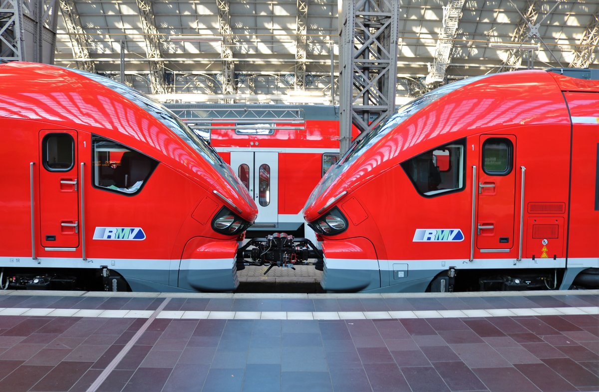 DB Regio Hessen PESA Link Dieseltriebwagen 633 503 und 633 502 am 19.01.19 in Frankfurt am Main Hbf nach einer Testfahrt auf der Dreieichbahn 