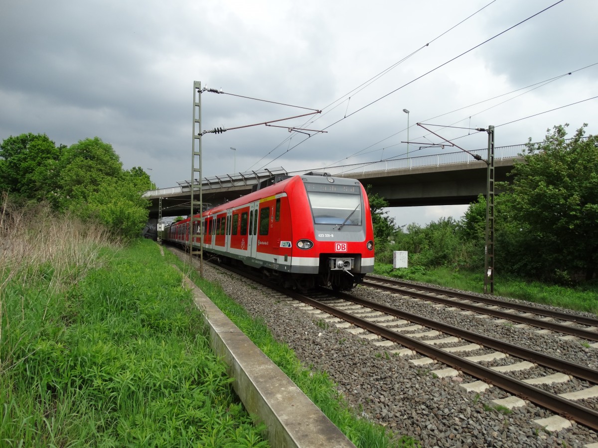 DB Regio Hessen S-Bahn Rhein Main 423 331-8 (ReDesign) am 02.05.14 bei Bad Vilbel