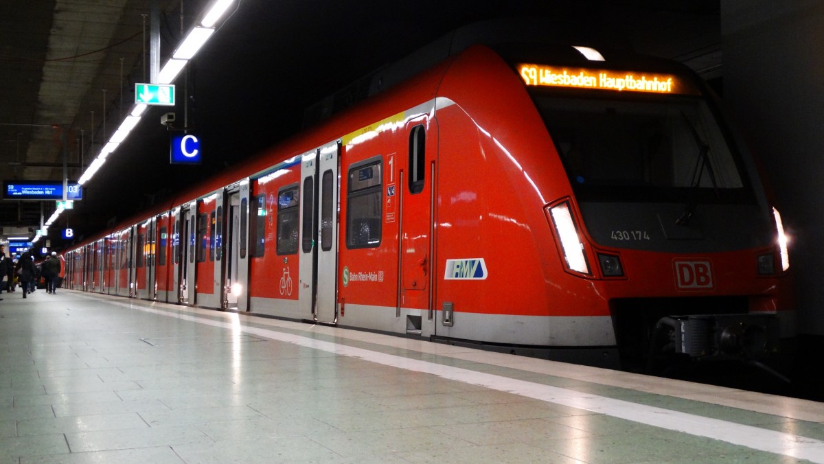 DB Regio Hessen S-Bahn Rhein Main ET 430 174 am 23.12.14 in Frankfurt am Main Hbf Tief