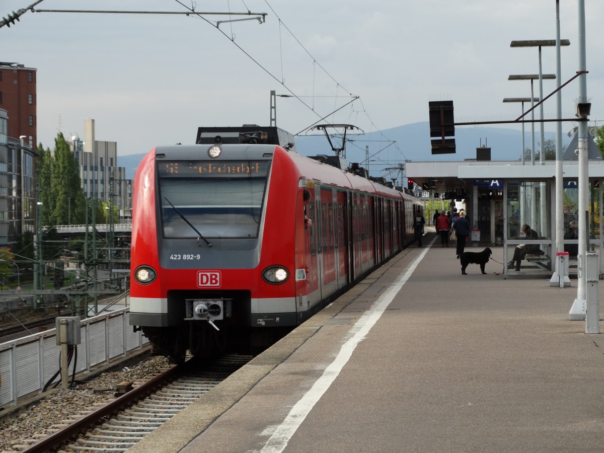 DB Regio Hessen S-Bahn Rhein Main 423 892-9 am 26.09.15 in Frankfurt am Main West