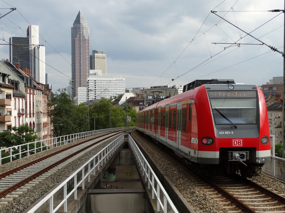 DB Regio Hessen S-Bahn Rhein Main 423 593-9 am 26.09.15 in Frankfurt am Main West