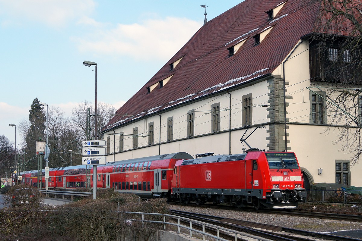 DB Regio: IRE Konstanz-Karlsruhe Hauptbahnhof mit der 146 229-0 bei der Ausfahrt Hbf Konstanz am 7. Februar 2015.
Foto: Walter Ruetsch