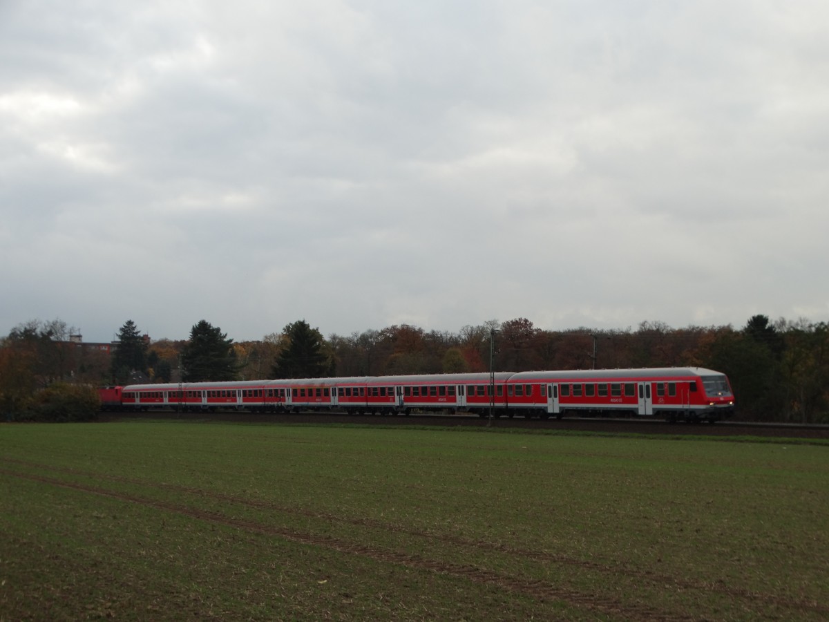 DB Regio N-Wagen Zug mit Steuerwagen Bauart Wittenberge als RB 55 bei Frankfurt Mainkur am 06.11.15 
