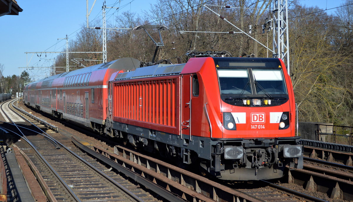 DB Regio Nordost mit  147 014  [NVR-Nummer: 91 80 6147 014-5 D-DB] und dem RE3 nach Falkenberg (Elster) am 09.03.21 Berlin Buch.