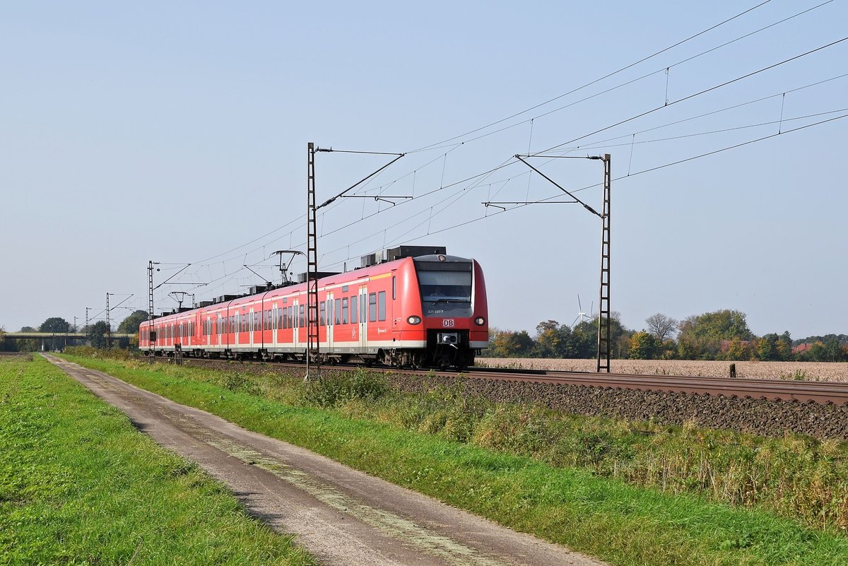 DB Regio (S-Bahn Hannover) 425 151/651 und 425 087/587 als S 1 Minden (Westf.) - Haste (Lindhorst, 16.10.17).