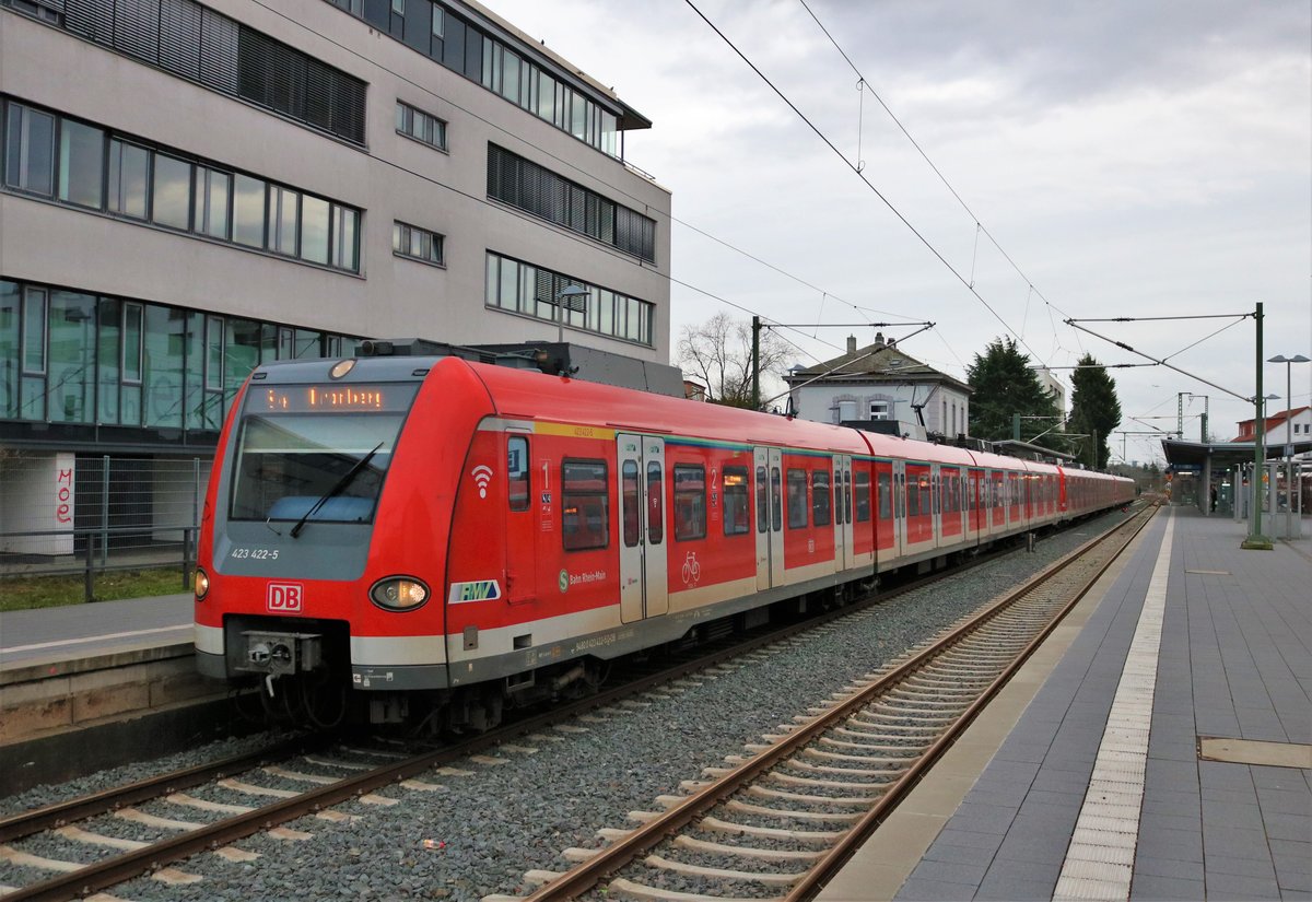 DB Regio S-Bahn Rhein Main 423 422-5 mit 423 xxx und 423 xxx als Langzug am 09.02.19 in Frankfurt Rödelheim 