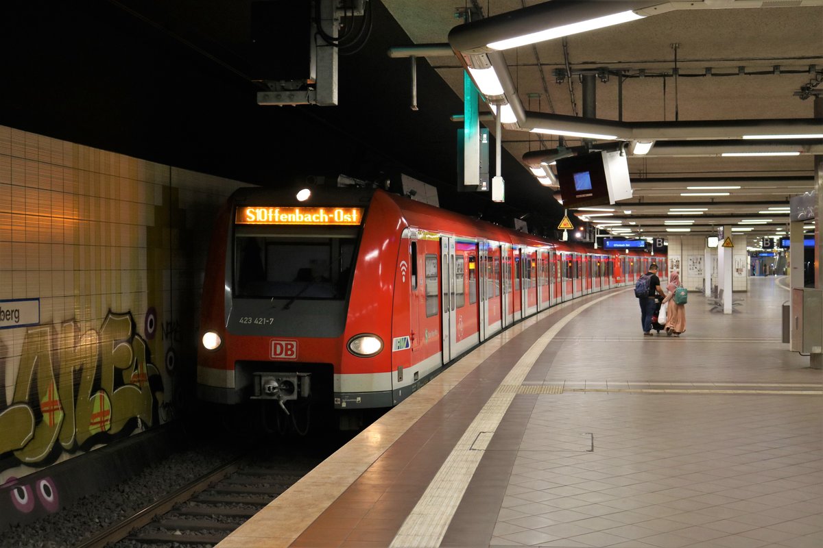 DB Regio S-Bahn Rhein Main 423 421-7 als S1 am 20.04.19 in Frankfurt am Main Mühlberg
