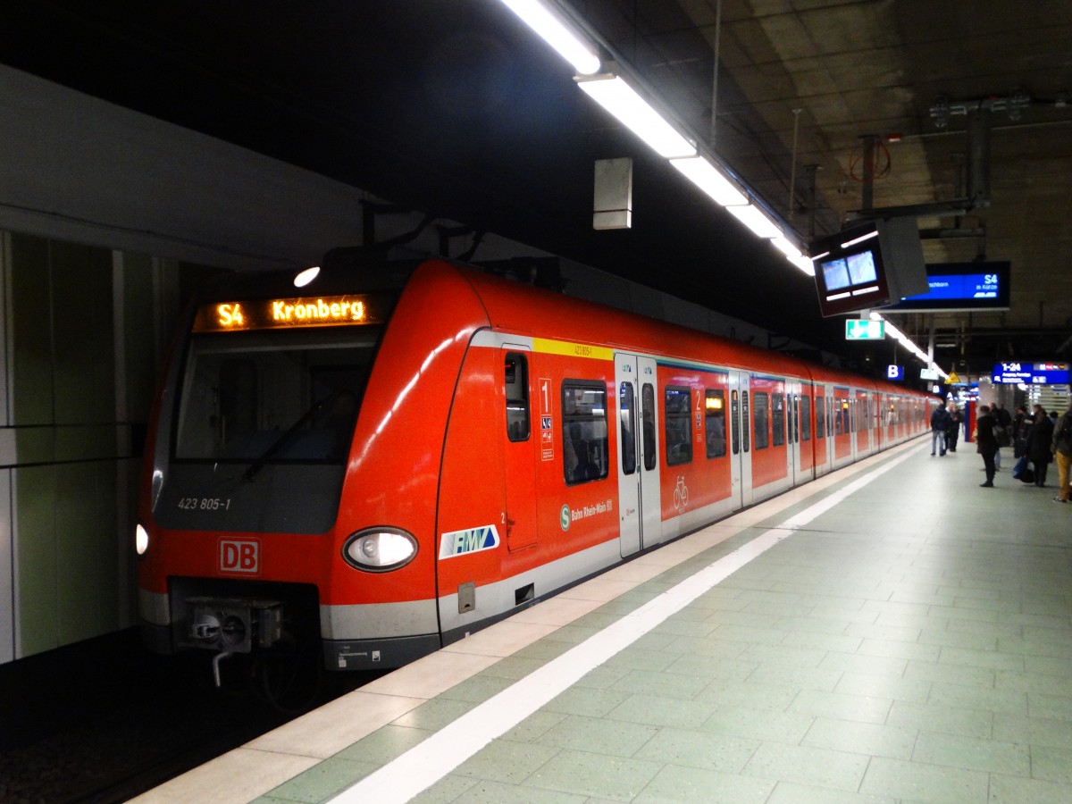 DB Regio S-Bahn Rhein Main 423 805-1 am 04.12.15 in Frankfurt am Main Hbf Tief Gleis 104 als S4