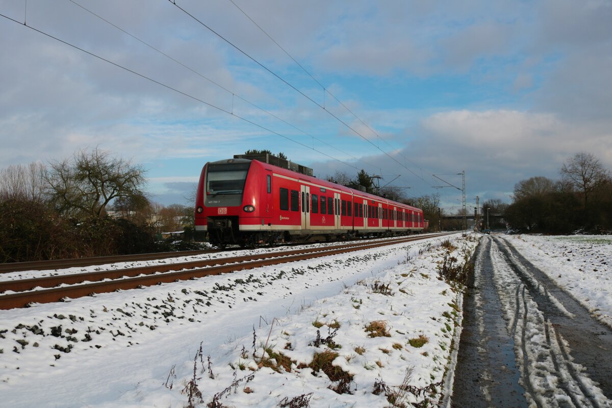 DB Regio S-Bahn Rhein Neckar 425 726-7 am 08.01.22 in Maintal Ost