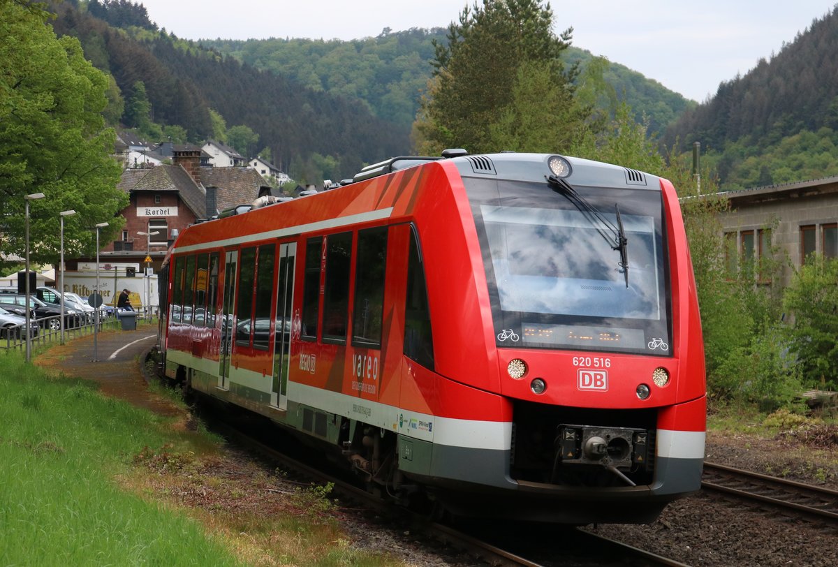 DB Regio Vareo Alstom Lint 81 (620 516) am 29.04.18 in Kordel Bahnhof auf der Eifelbahn
