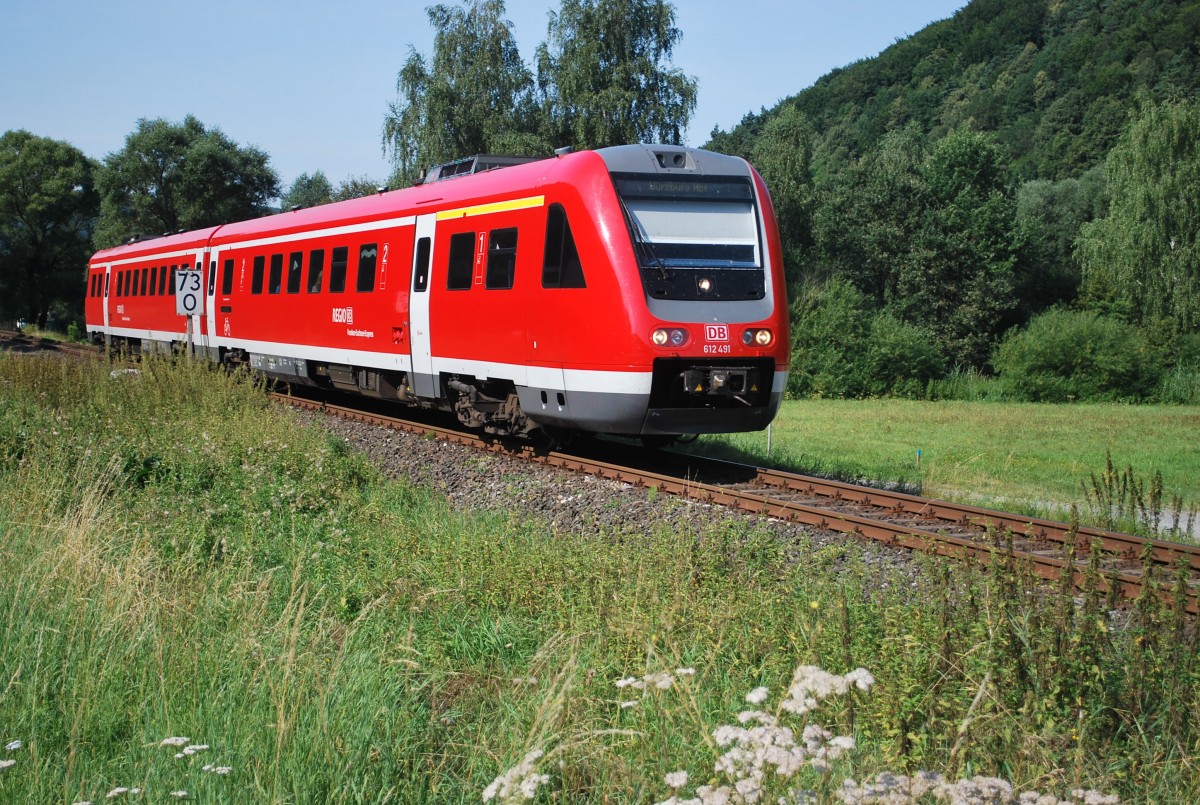 DB Regio-Zug Bayreuth-Wrzburg nhert sich dem Bahnhof Trebgast (15. August 2013).